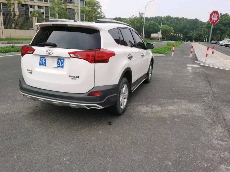 苏州13年丰田RAV49