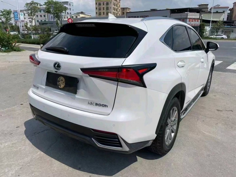 深圳20年雷克萨斯NX4
