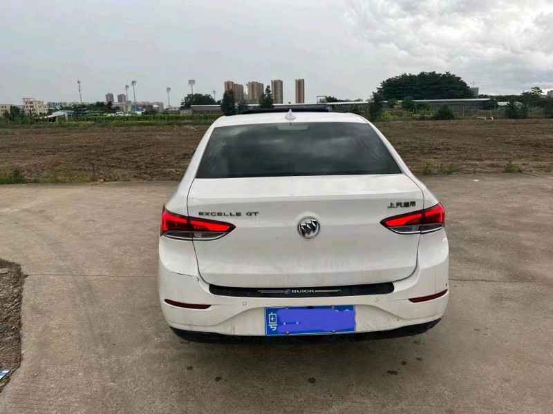 汕头18年别克英朗4