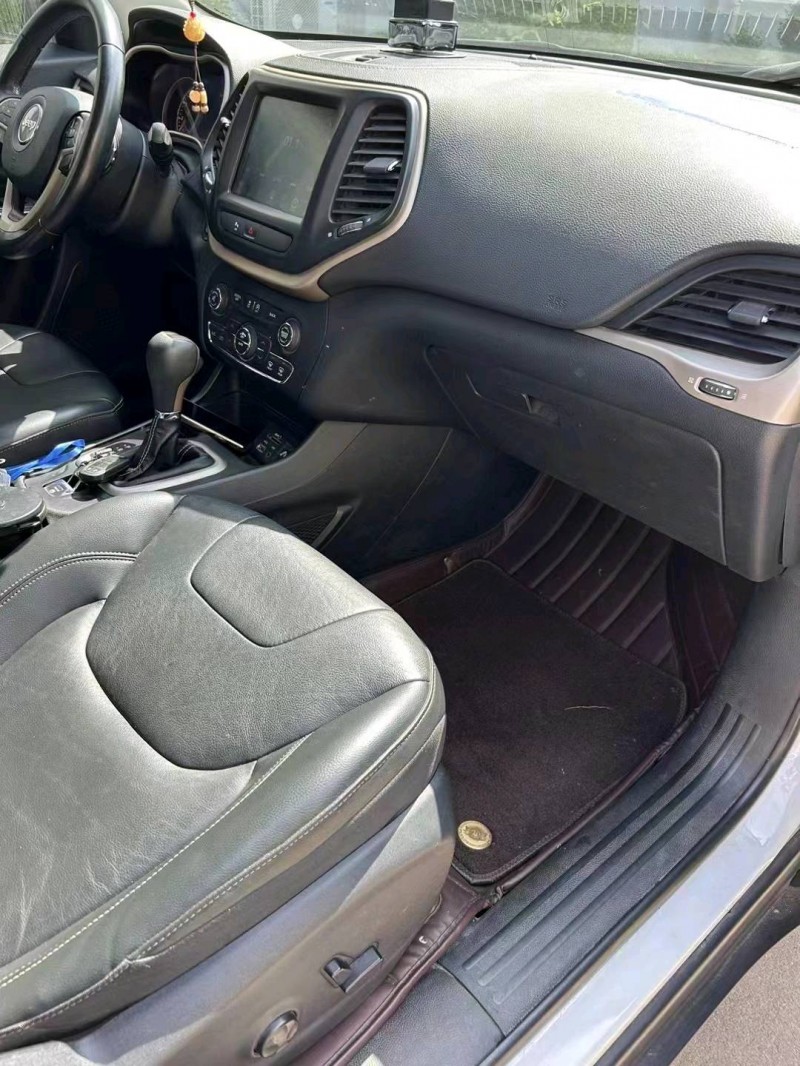 宿迁18年Jeep自由光5