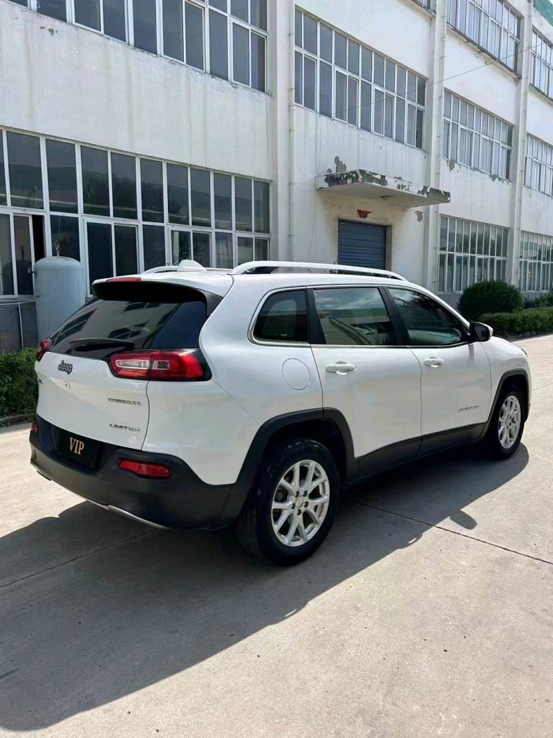 宿迁18年Jeep自由光7