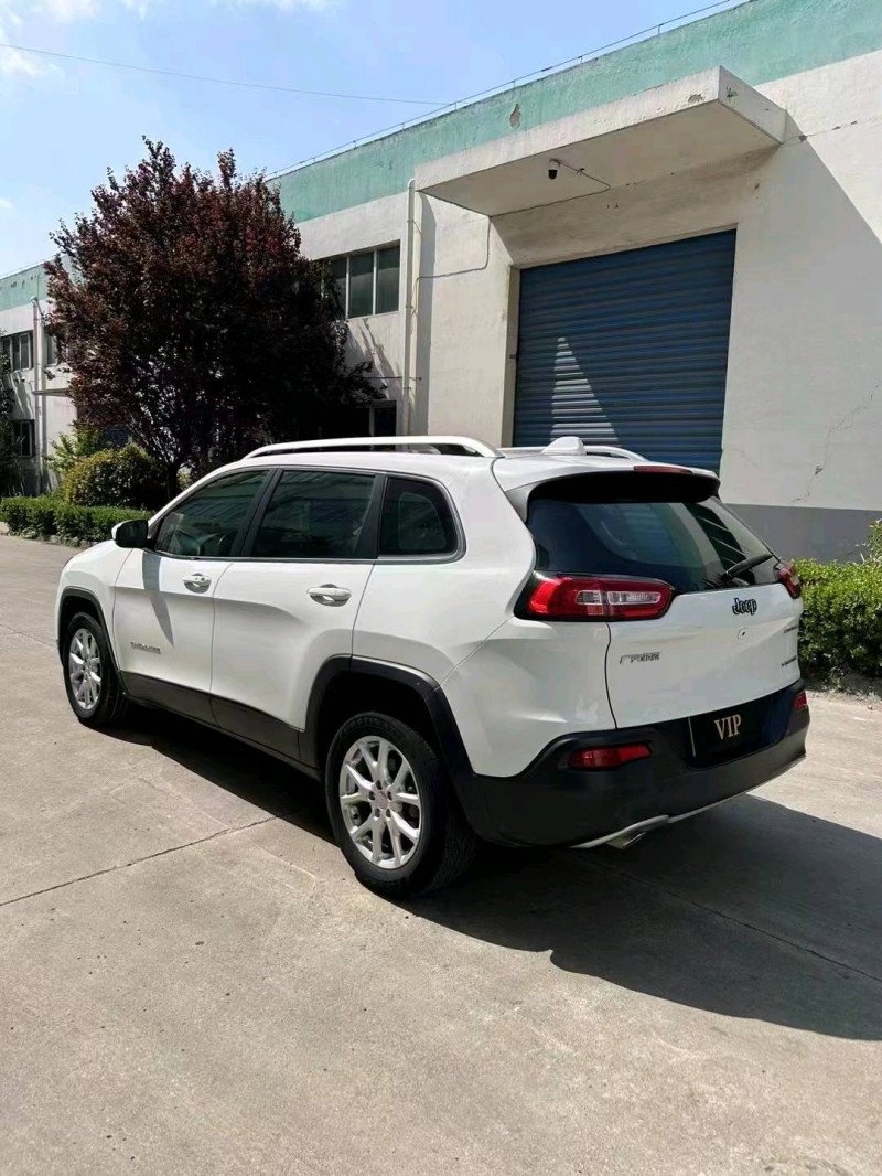 宿迁18年Jeep自由光8