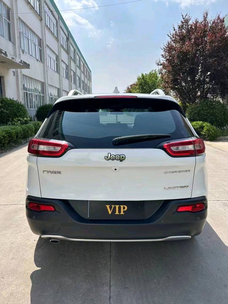 宿迁18年Jeep自由光9