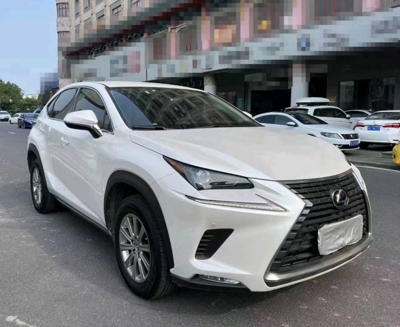 中山21年雷克萨斯NX2