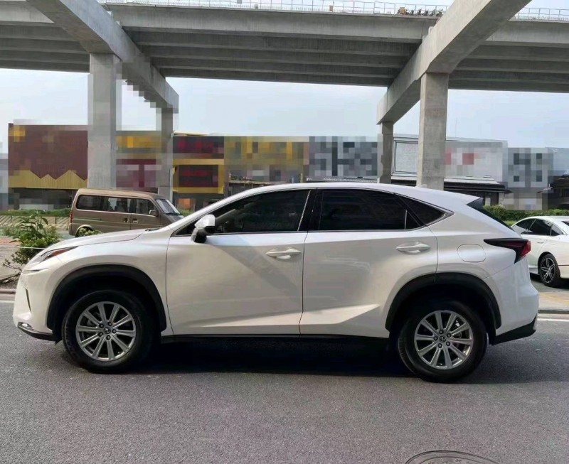 中山21年雷克萨斯NX4