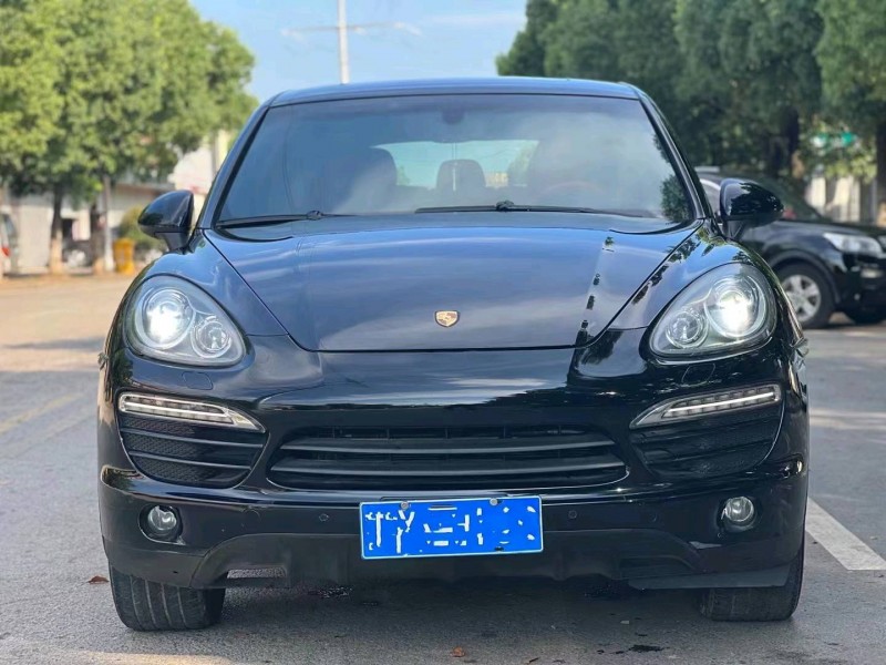 淮南12年保时捷卡宴1