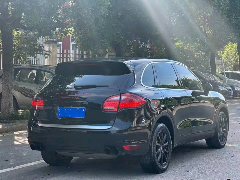 淮南12年保时捷卡宴3