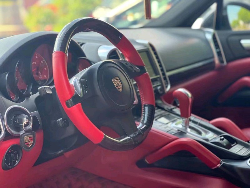 淮南12年保时捷卡宴4