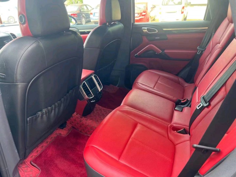 淮南12年保时捷卡宴5