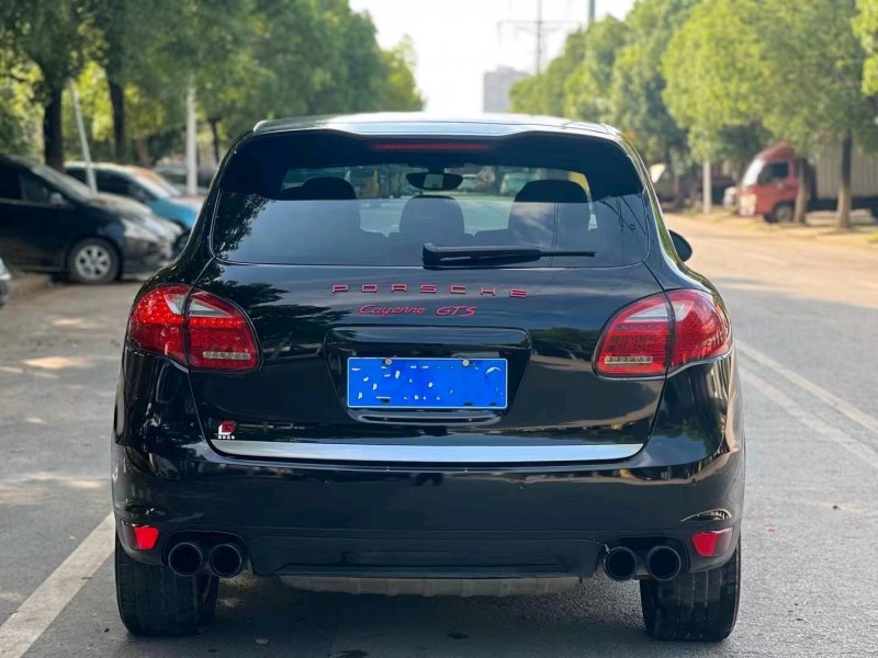 淮南12年保时捷卡宴6