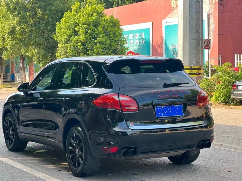 淮南12年保时捷卡宴8