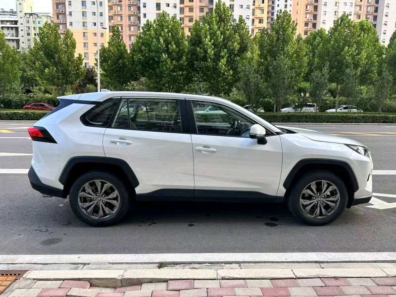邯郸23年丰田RAV4荣放4
