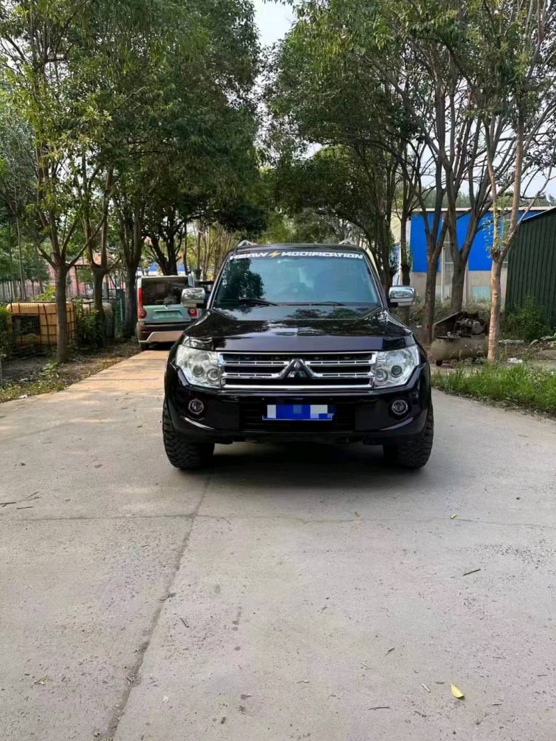 枣庄11年三菱帕杰罗1