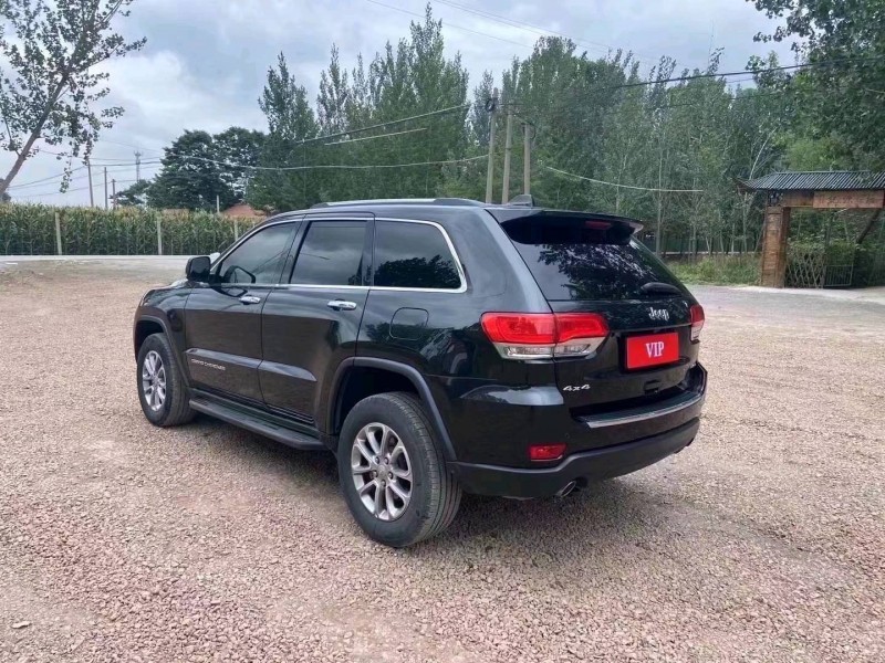 东营17年Jeep大切诺基4
