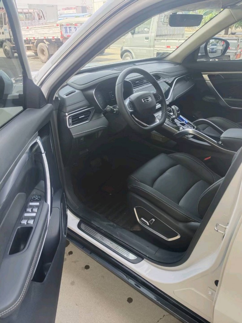 保定20年吉利博越7