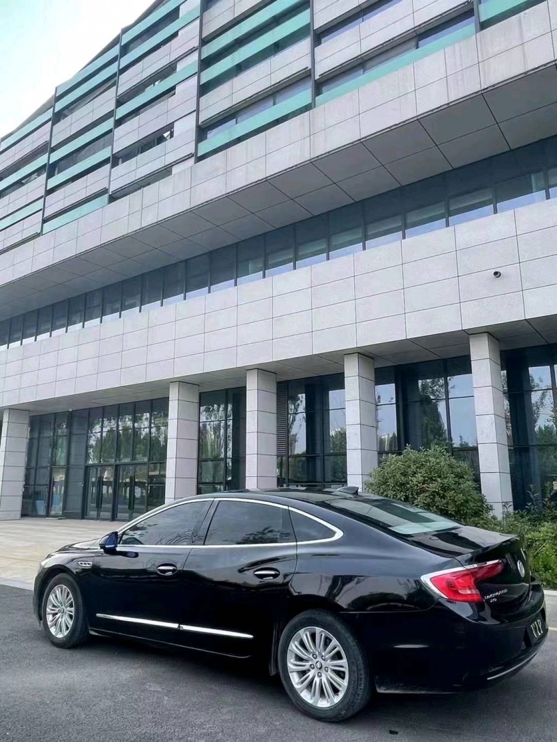 枣庄18年别克君越8