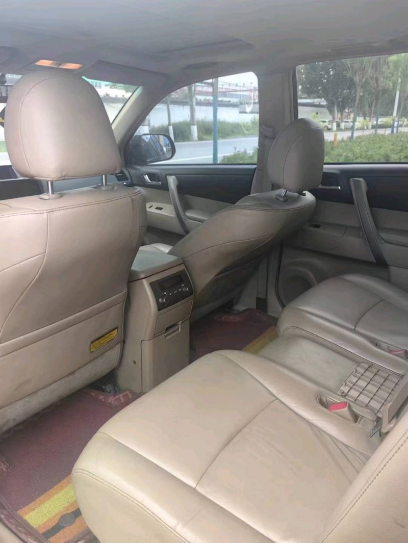 保定12年丰田汉兰达4