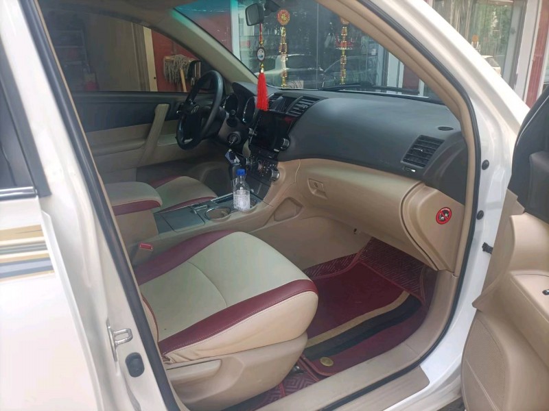 保定14年丰田汉兰达4