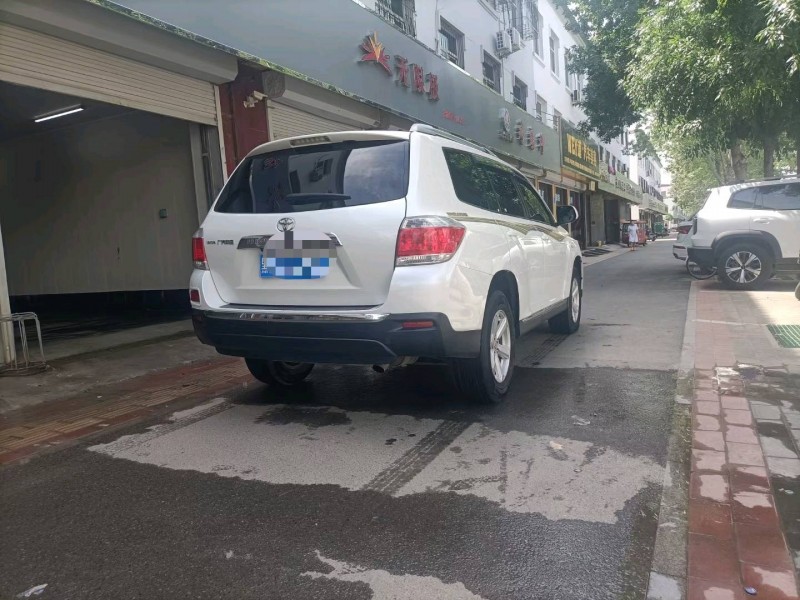 保定14年丰田汉兰达7