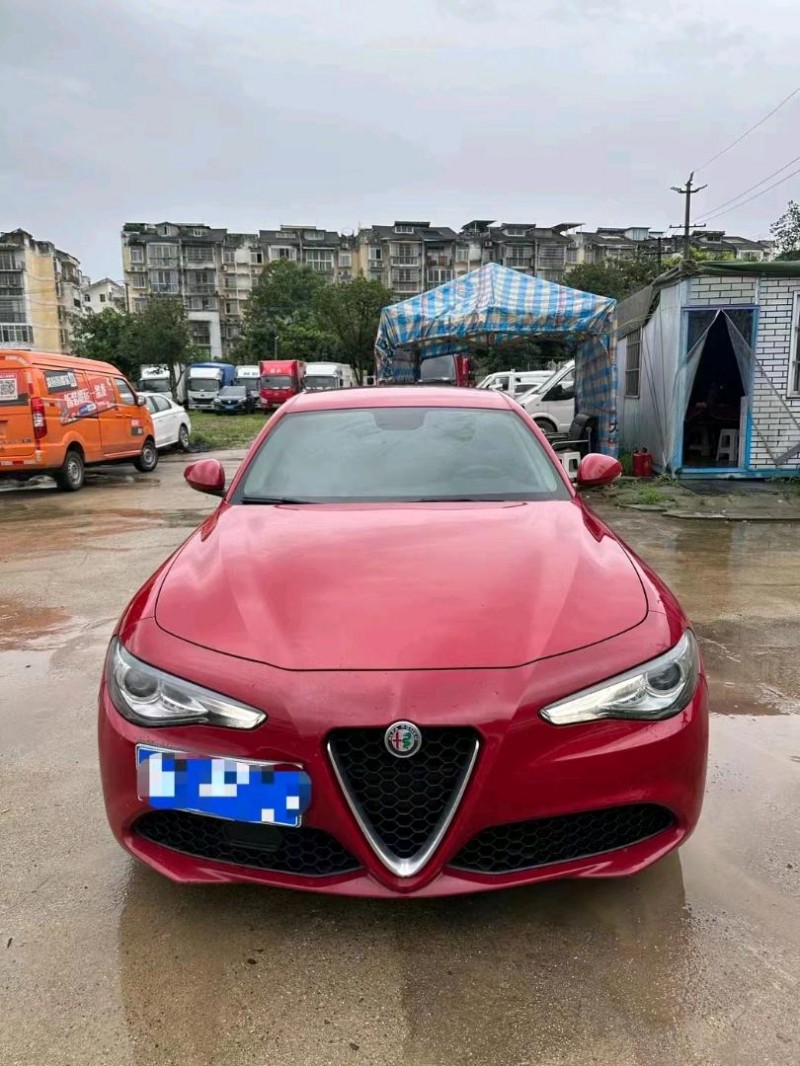 枣庄18年阿尔法·罗密欧Giulia1