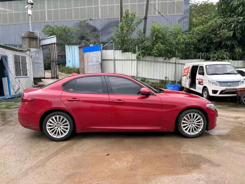 枣庄18年阿尔法·罗密欧Giulia3