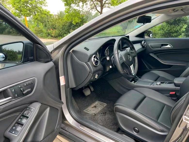 盐城16年奔驰GLA8