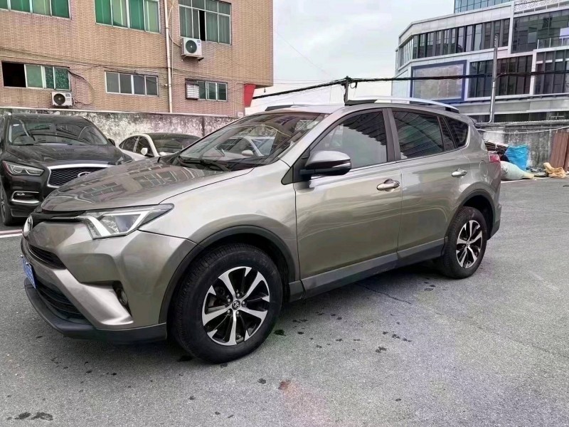 广州17年丰田RAV42