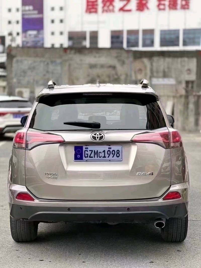 广州17年丰田RAV43