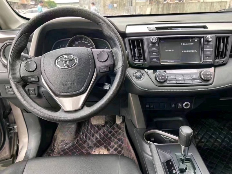 广州17年丰田RAV49