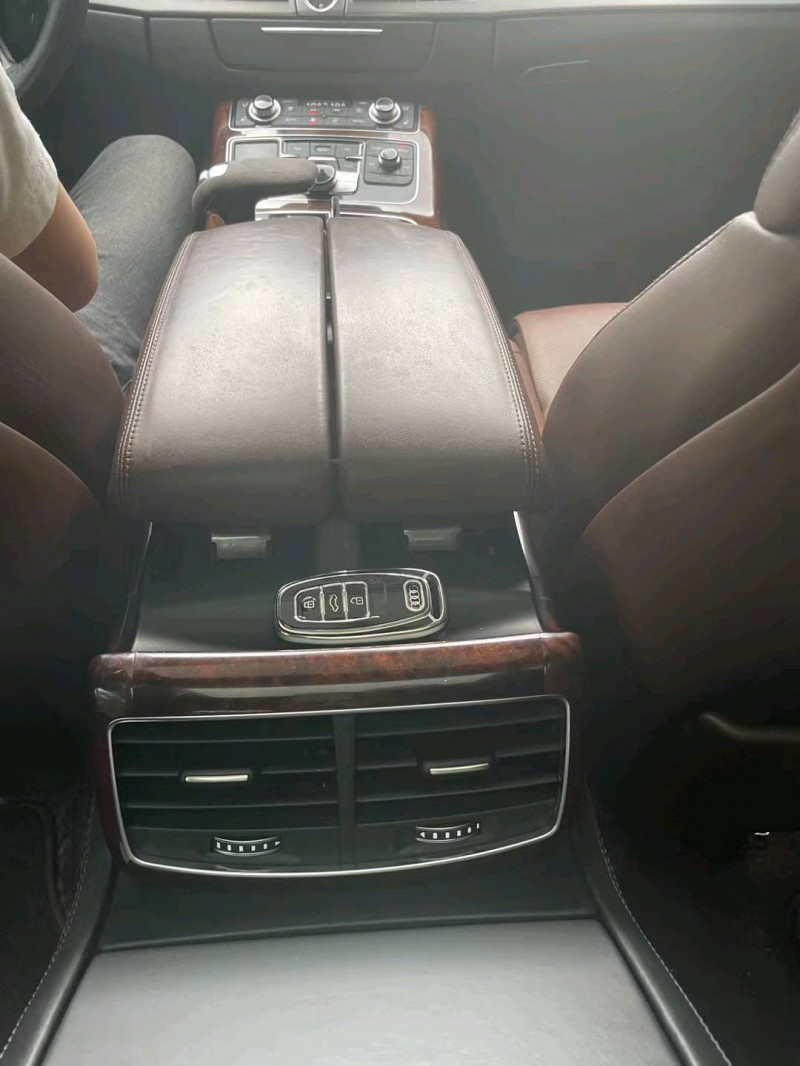宜昌14年奥迪A8L6