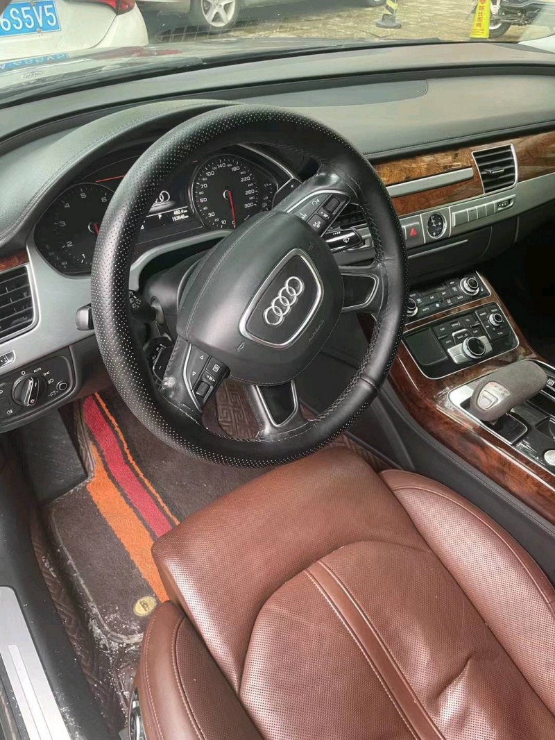 宜昌14年奥迪A8L7