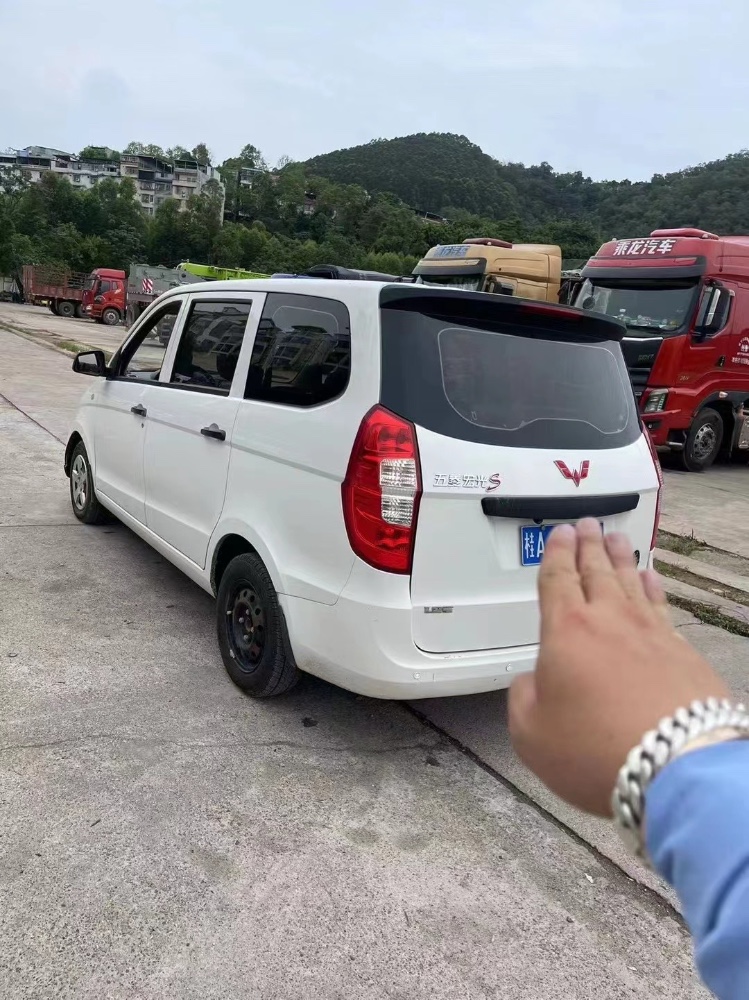 南寧17年五菱汽車宏光1