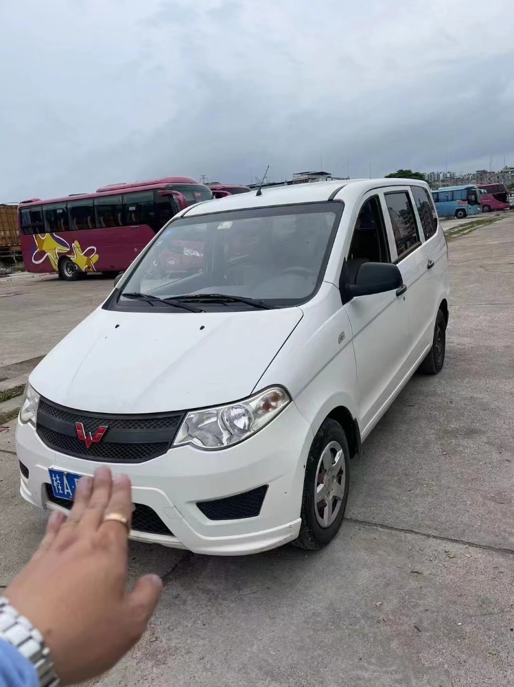 南寧17年五菱汽車宏光2