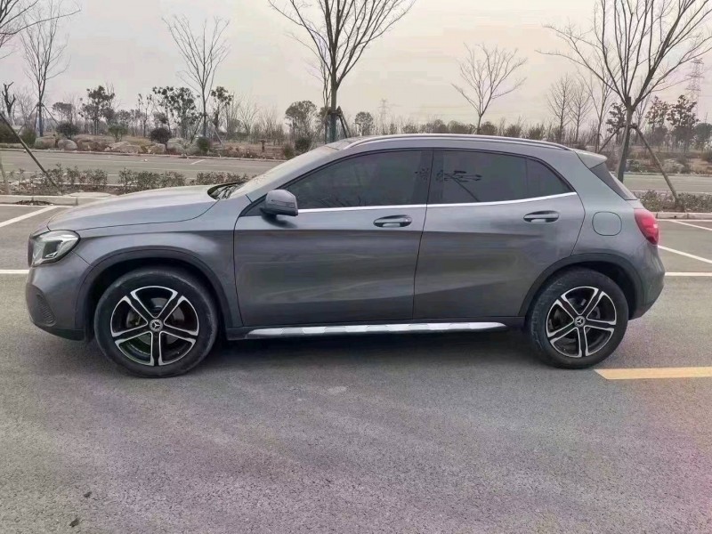 徐州18年奔驰GLA3