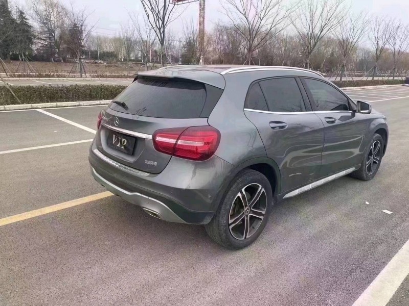 徐州18年奔驰GLA7