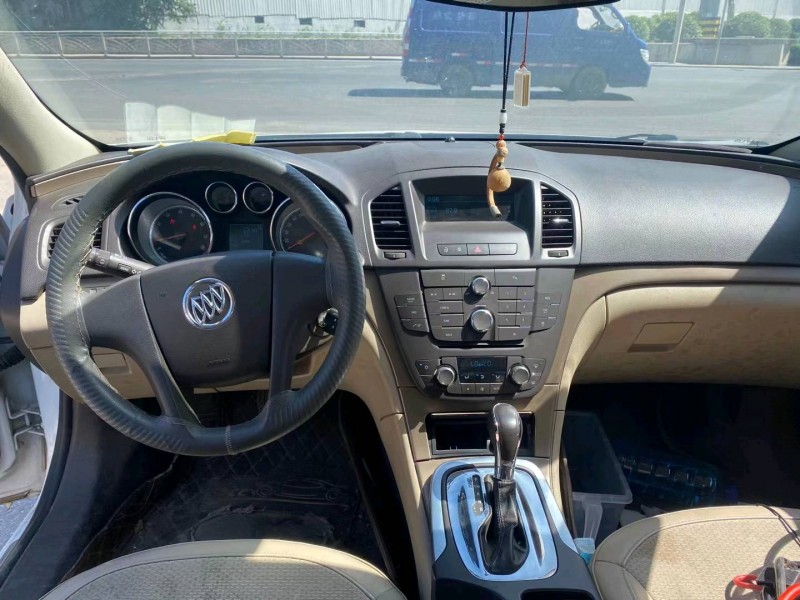 青岛13年别克君威5