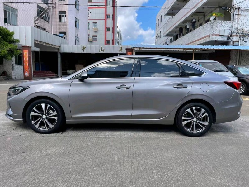 中山20年長安汽車逸動3