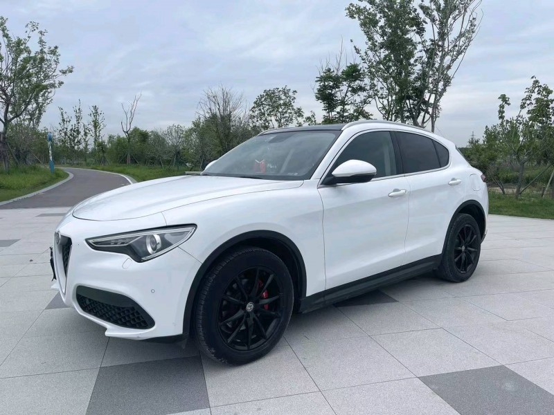 徐州17年阿尔法·罗密欧Stelvio2