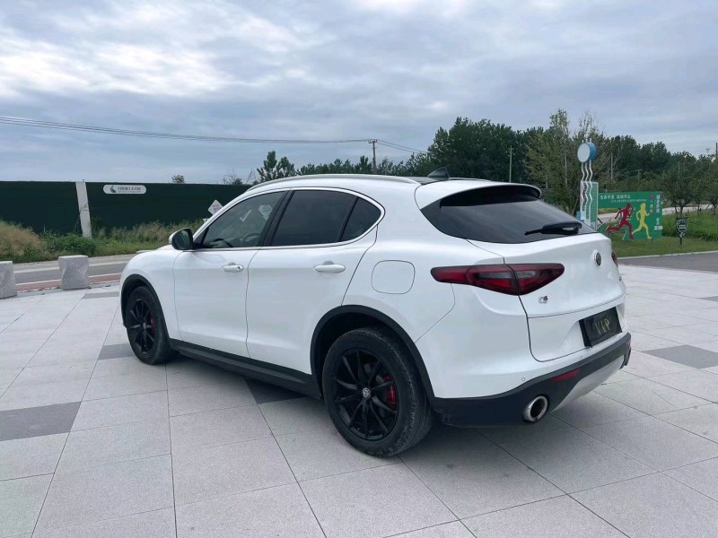 徐州17年阿尔法·罗密欧Stelvio4