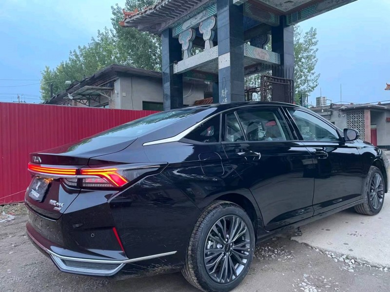 保定23年东风奕炫7