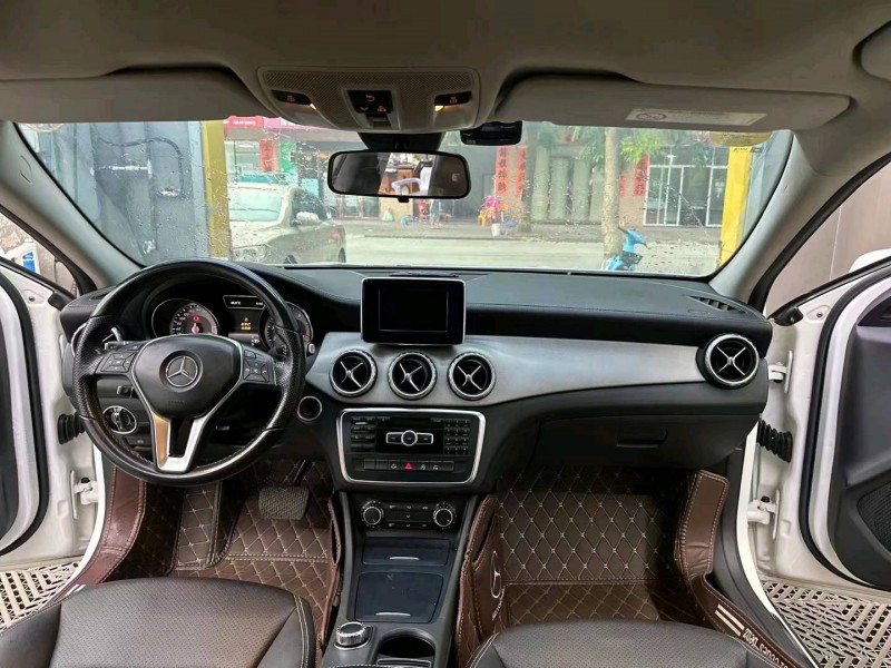 深圳15年奔驰GLA5