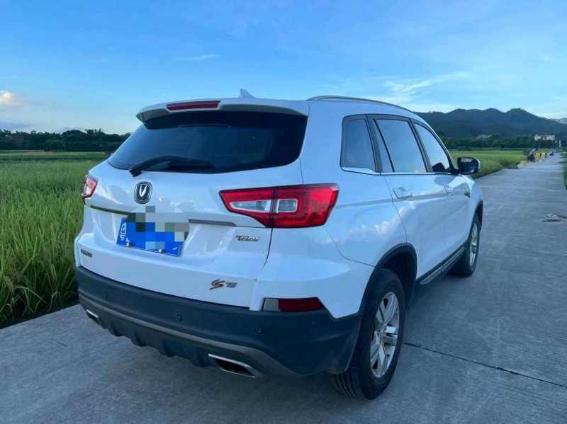 汕頭18年長安汽車CS758