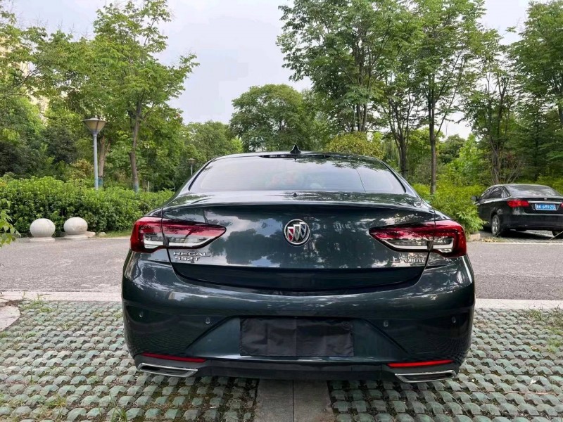 聊城21年别克君威8