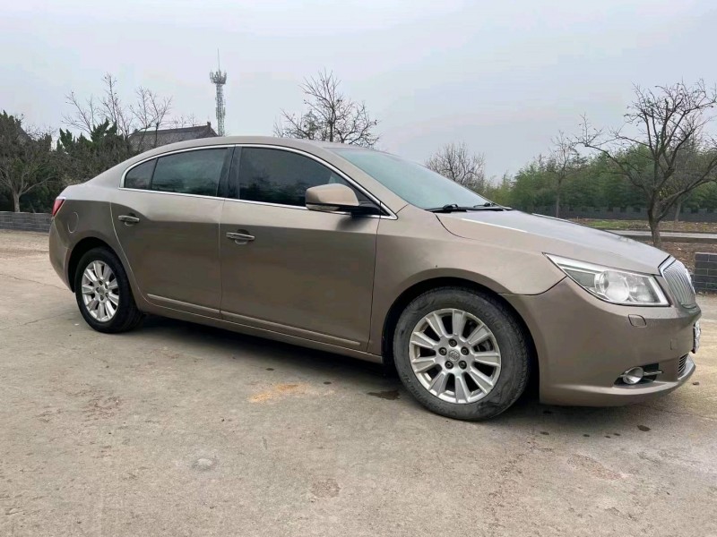 枣庄10年别克君越3