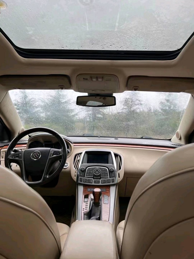 枣庄10年别克君越4