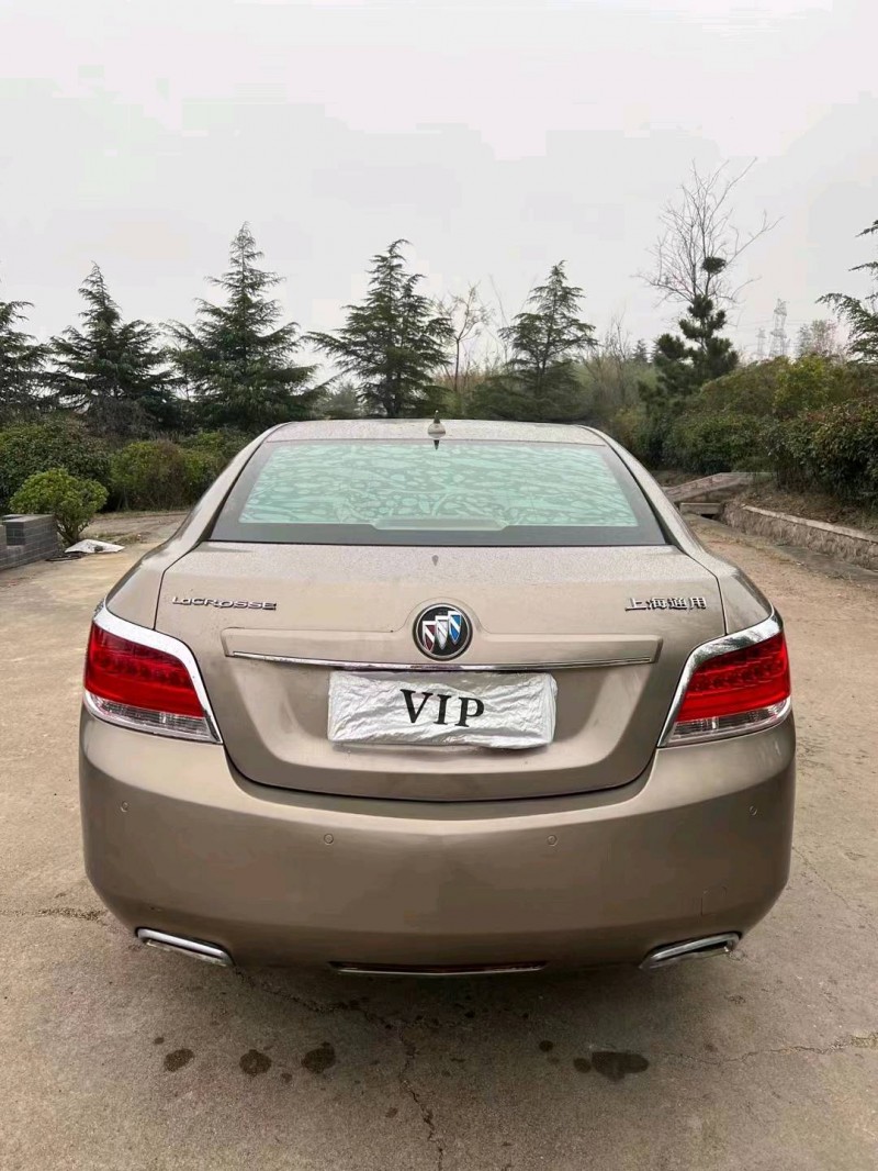 枣庄10年别克君越8