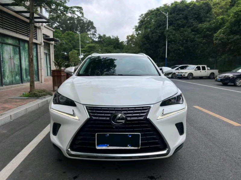 中山18年雷克萨斯NX1