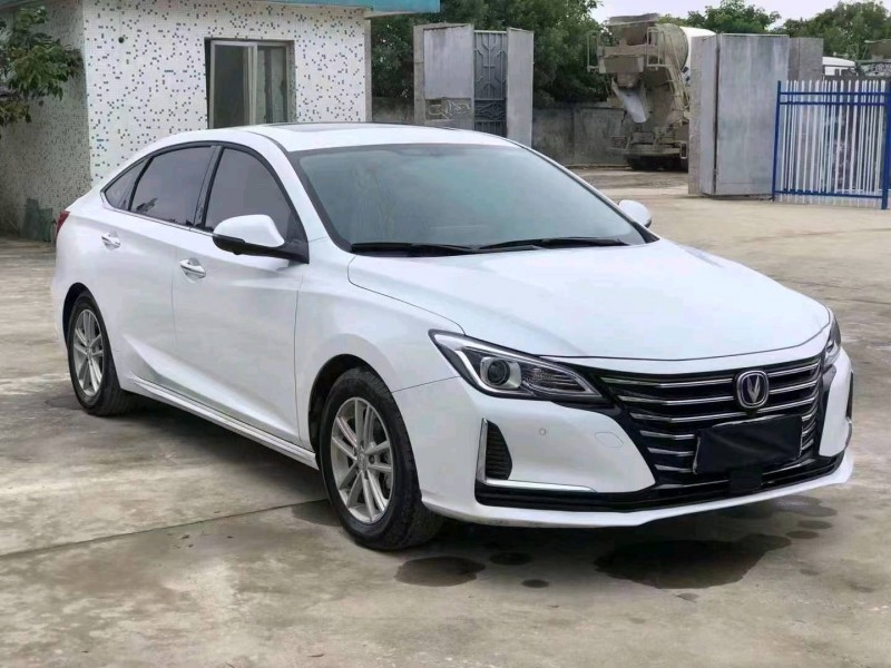 珠海20年長安汽車銳程CC2
