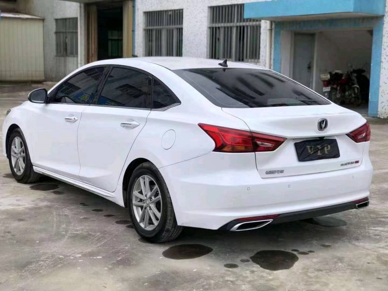 珠海20年長安汽車銳程CC4