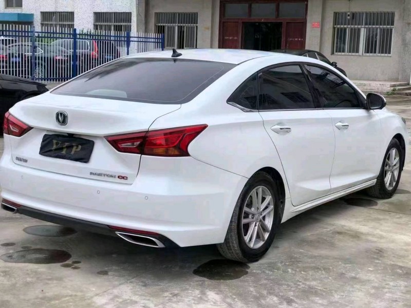 珠海20年長安汽車銳程CC9